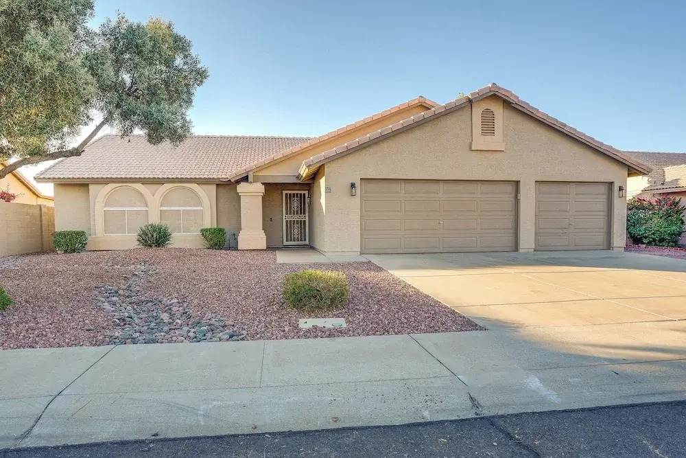Pet-friendly Yard! Home Near State Farm Stadium