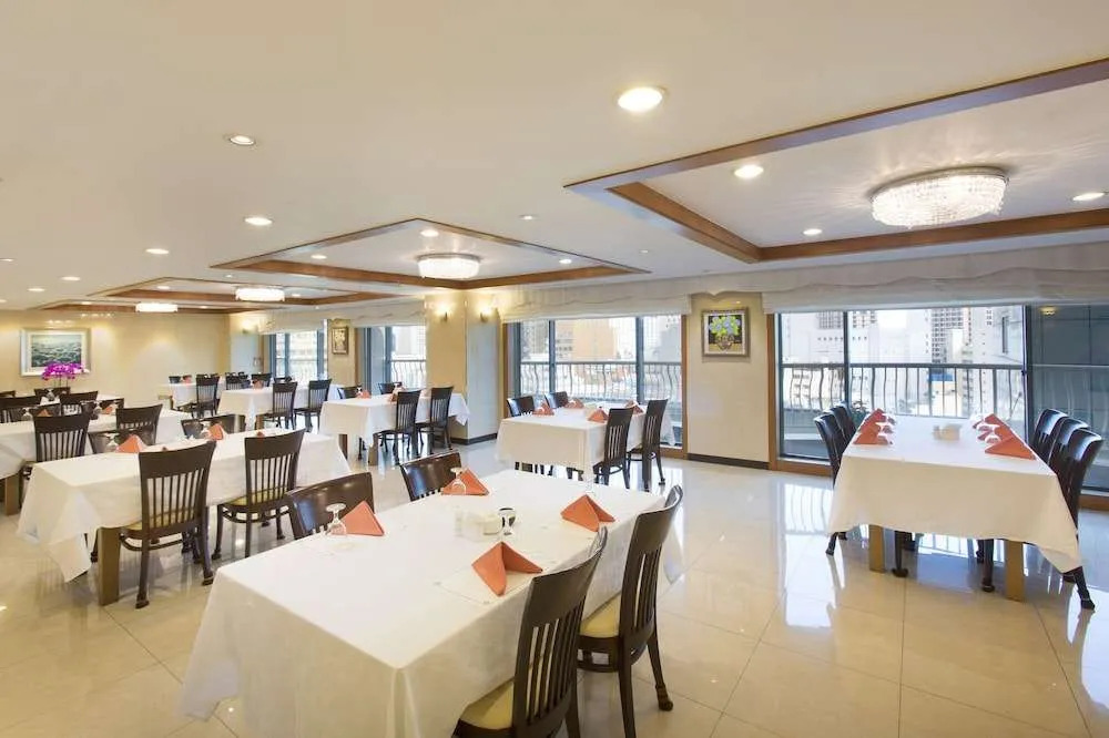 Riviera Hotel