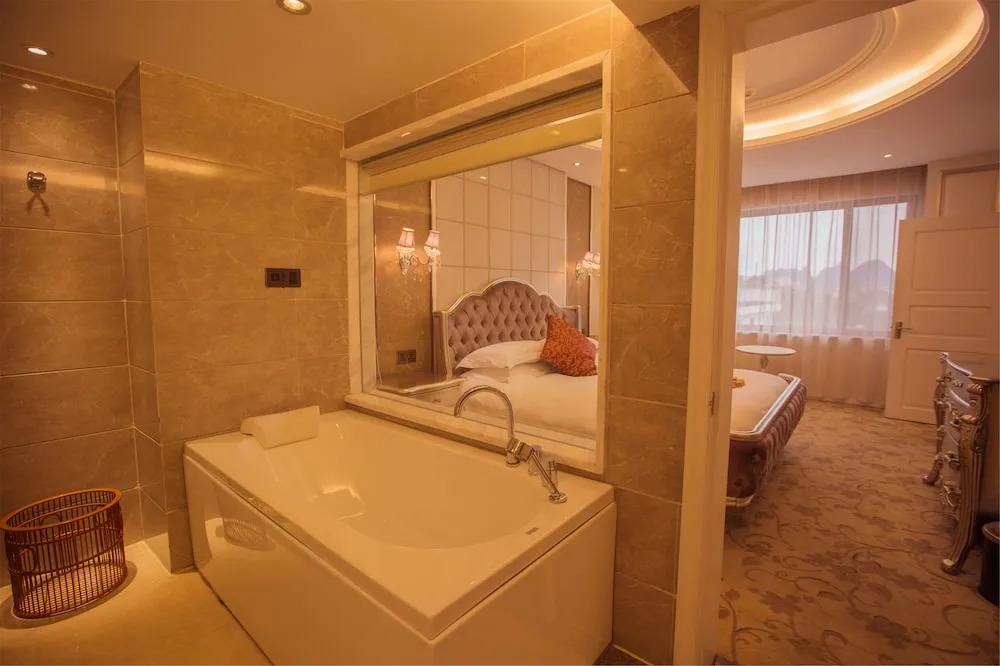 Rong Hu Hotel
