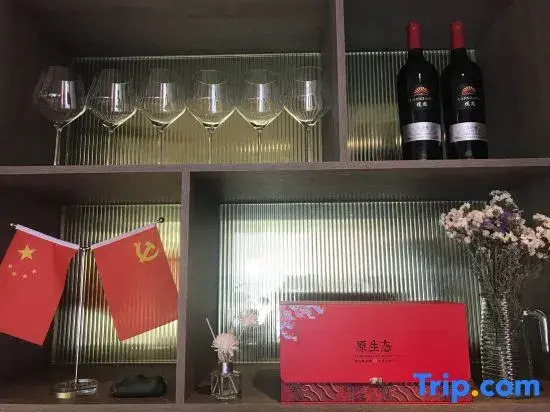 Junlan Yuejing Hotel (Yinchuan Yuehaiwan CBD Lanshan Park)