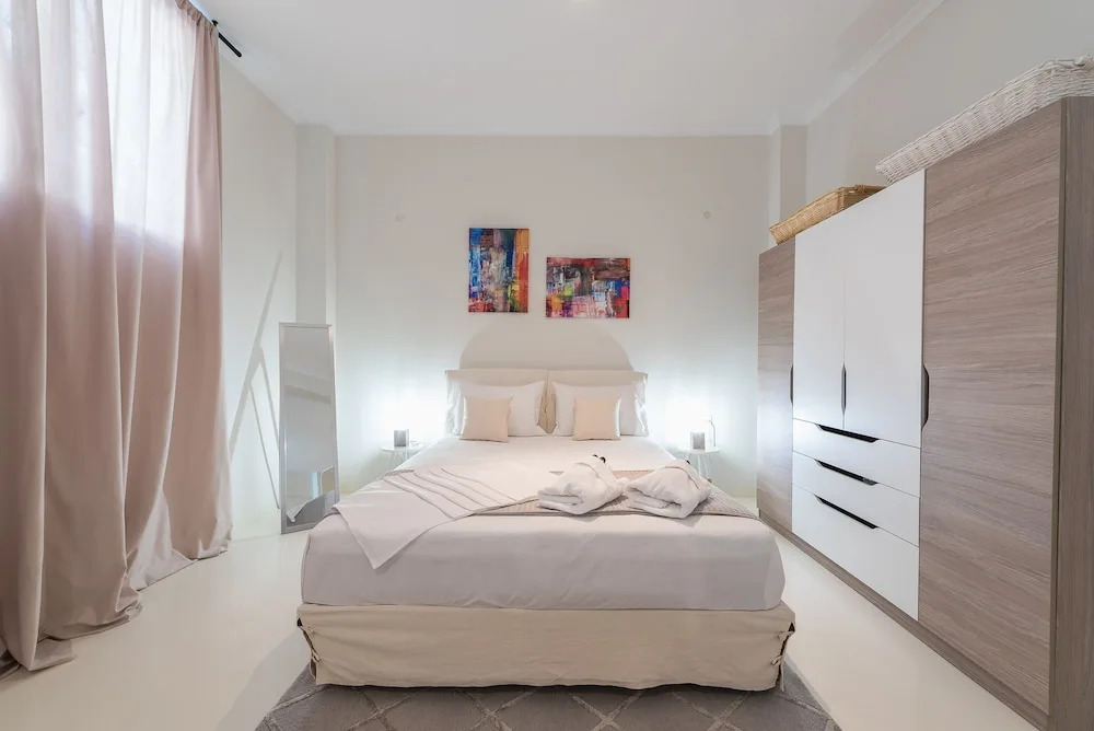 Stylish and Spacious Koukaki Apartment by Cloudkeys