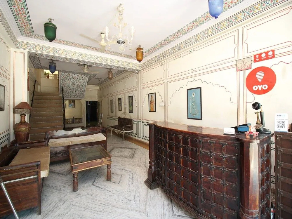 OYO 12115 Hotel Raghuraj Palace