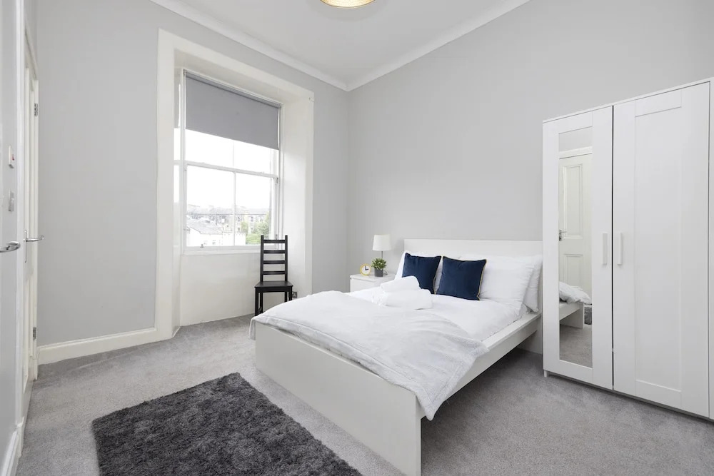 JOIVY 4-Bed Stylish Flat In Edinburgh City Centre
