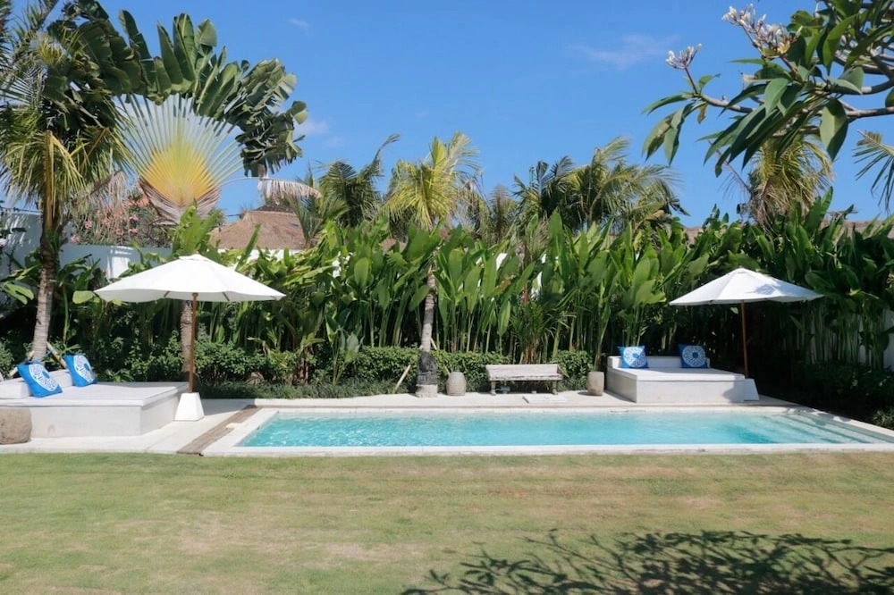 Amazing Villa With Pool and Huge Lawn