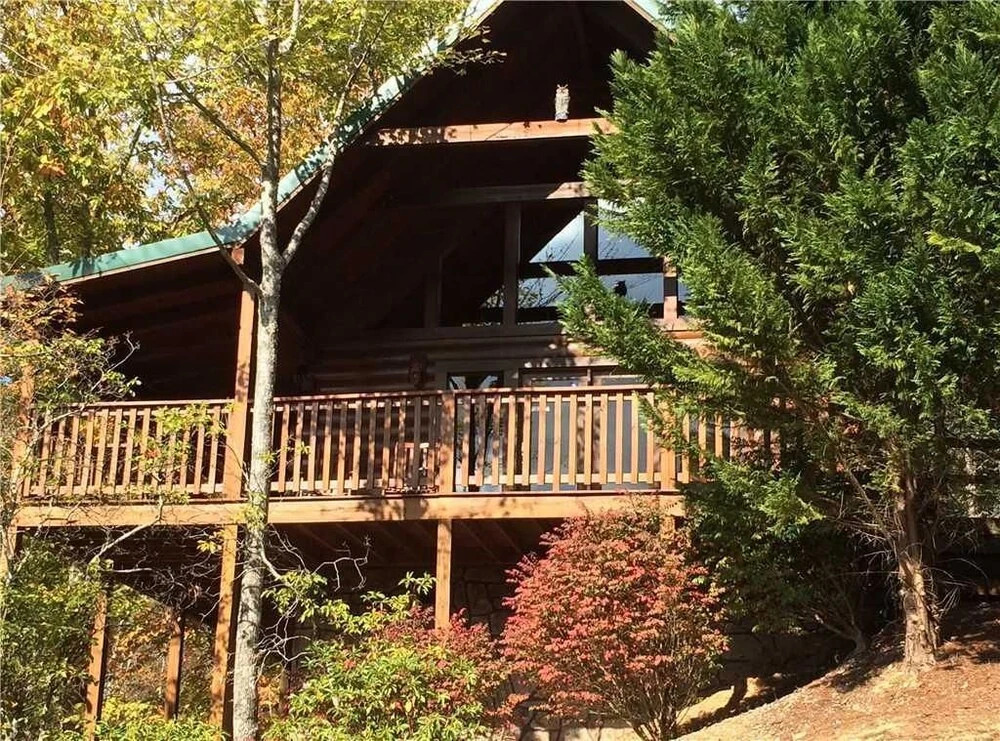 Whisper Mountain 2 Bedroom Home with Hot Tub