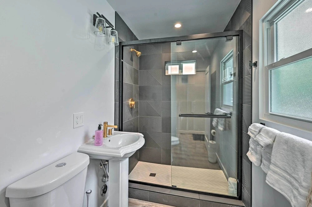 Mod San Diego Apt w/ Patio - Walk to Harbor!