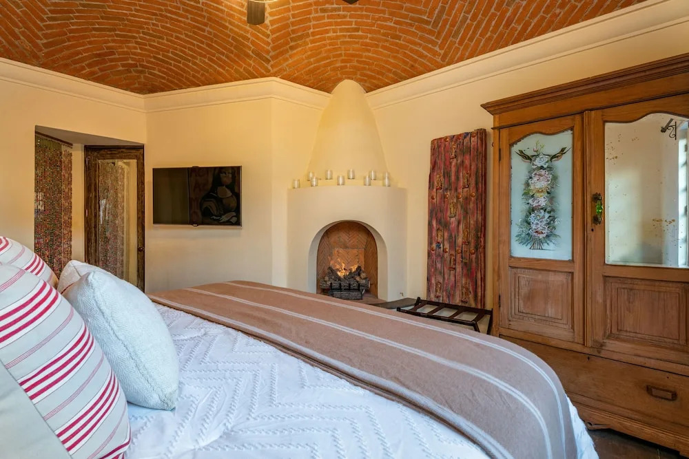 Casa Esperanza, 2BR Designer Charm + Rooftop Views