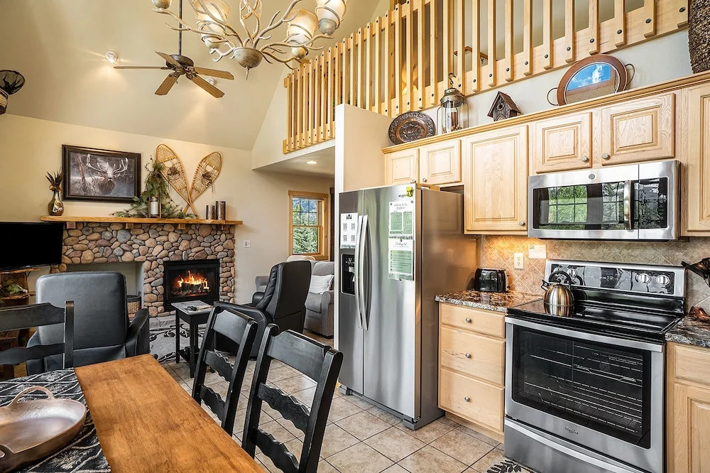 Solitude Bobcat #6 - Estes Park 2 Bedroom Condo by RedAwning