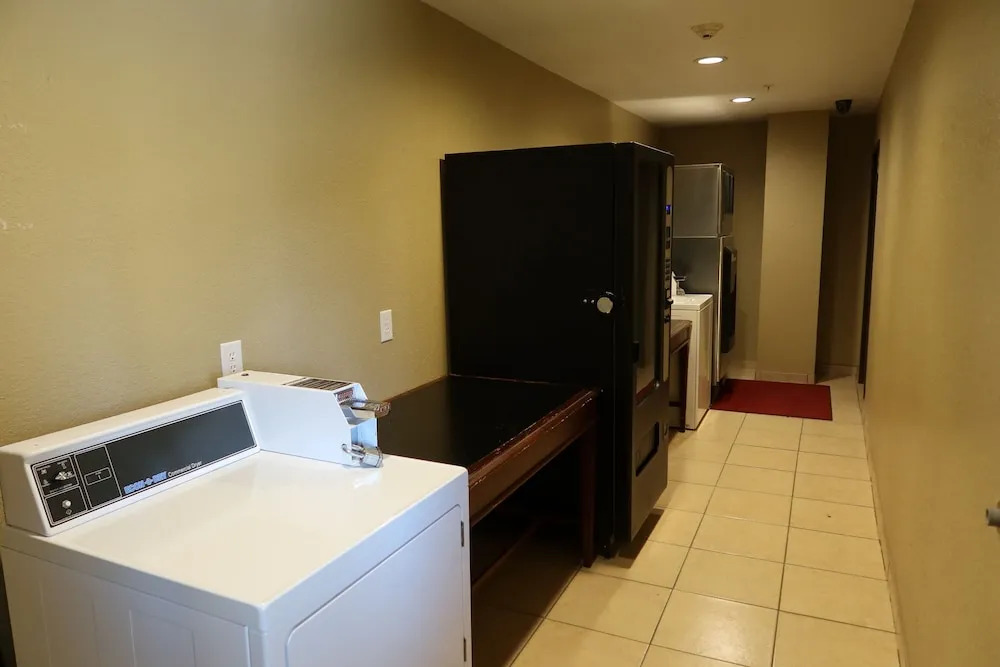West Worth Inn & Suites White Settlement