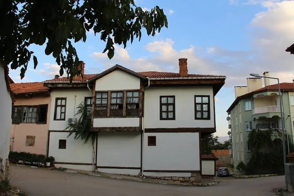 Yalvac Konaklari