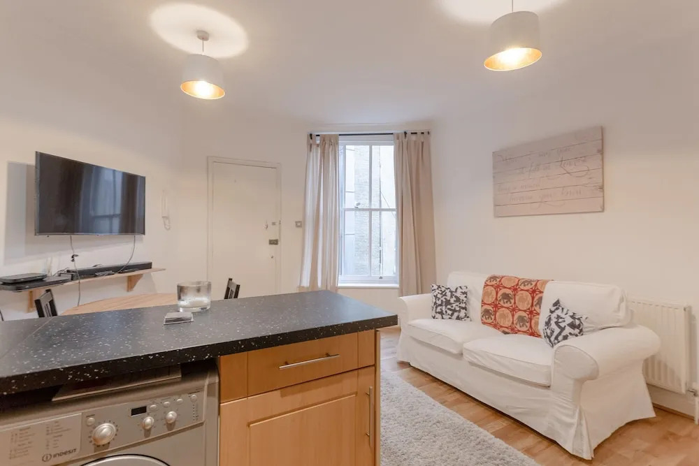 Charming 2 Bedroom Property in Clapham