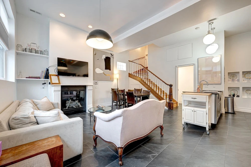 Spacious Luxury Townhouse Old Town by AllSet Turnover