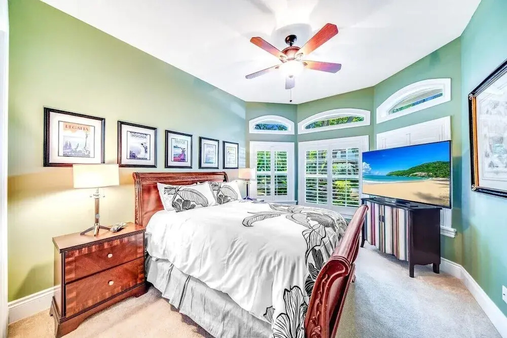 5 Bedroom Luxury Home, Minutes to Las Olas, Shops & Beach