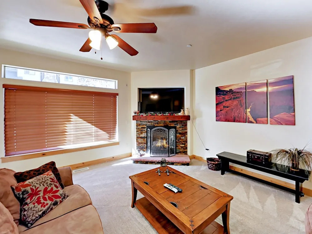 4BR 3.5BA Urban Alpine Home by RedAwning