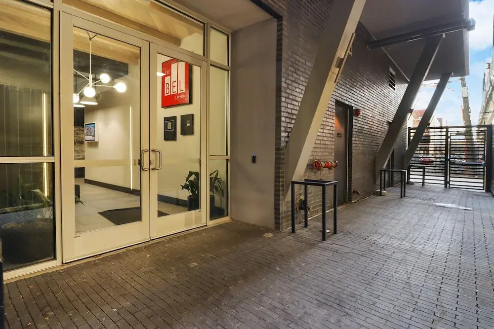 Beautiful 1BR Apt w Laundry in Belmont
