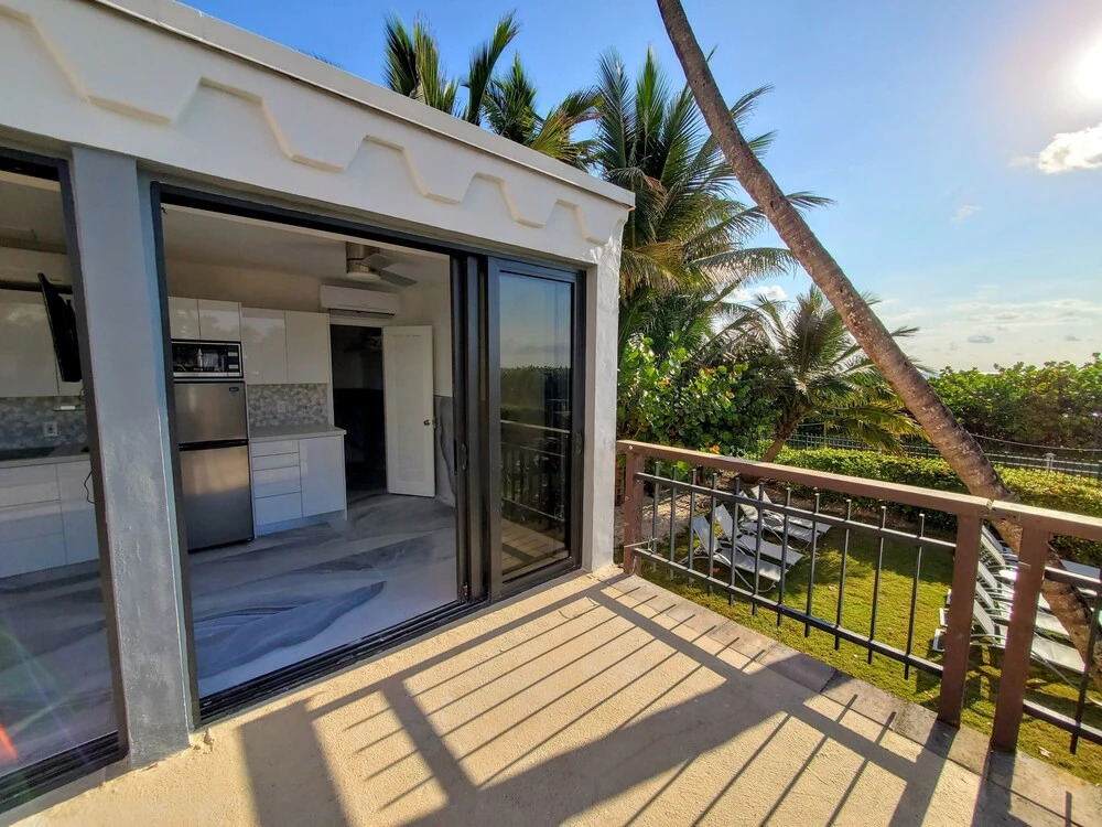 Alexander 702 3 Bedroom Apts by RedAwning