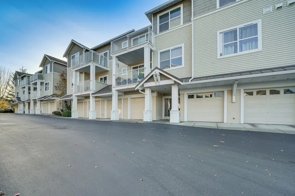 Condo 6 Mi to Lumen Field & Dtwn Seattle!
