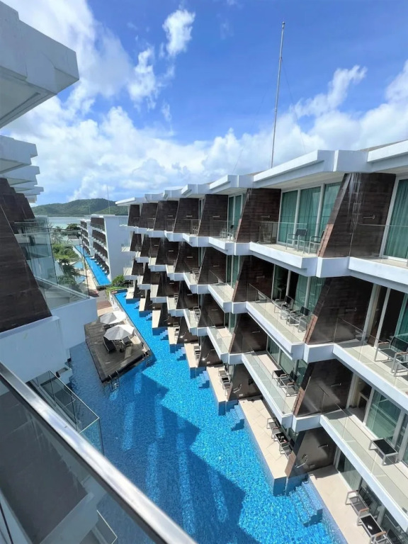 Maroon Studio at the Beachfront