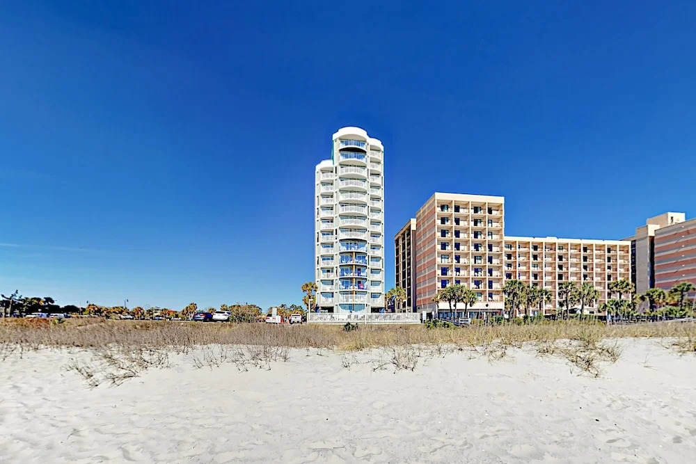 Choice Oceanfront W/ 3 Pools: Steps To Sand 2 Bedroom Condo