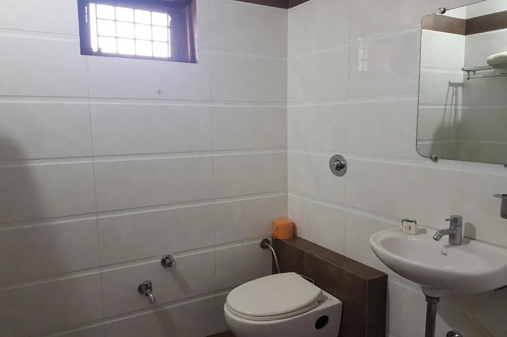 Hotel Tulis by OYO Rooms