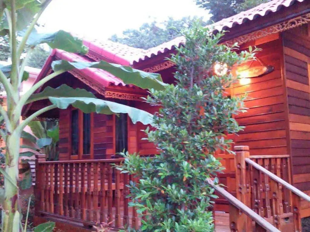 Baan Rimnam Resort
