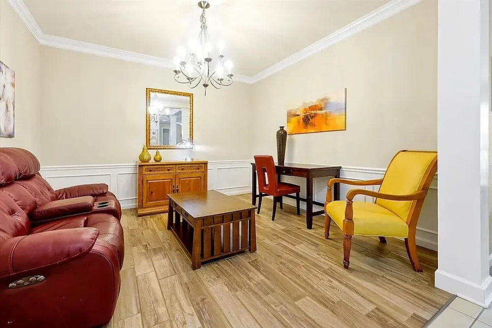 Gorgeous 3 Bed Lakeview, Vista Cay - 1010