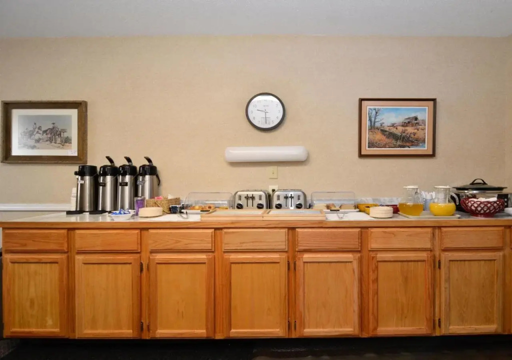 UBar Inn & Suites