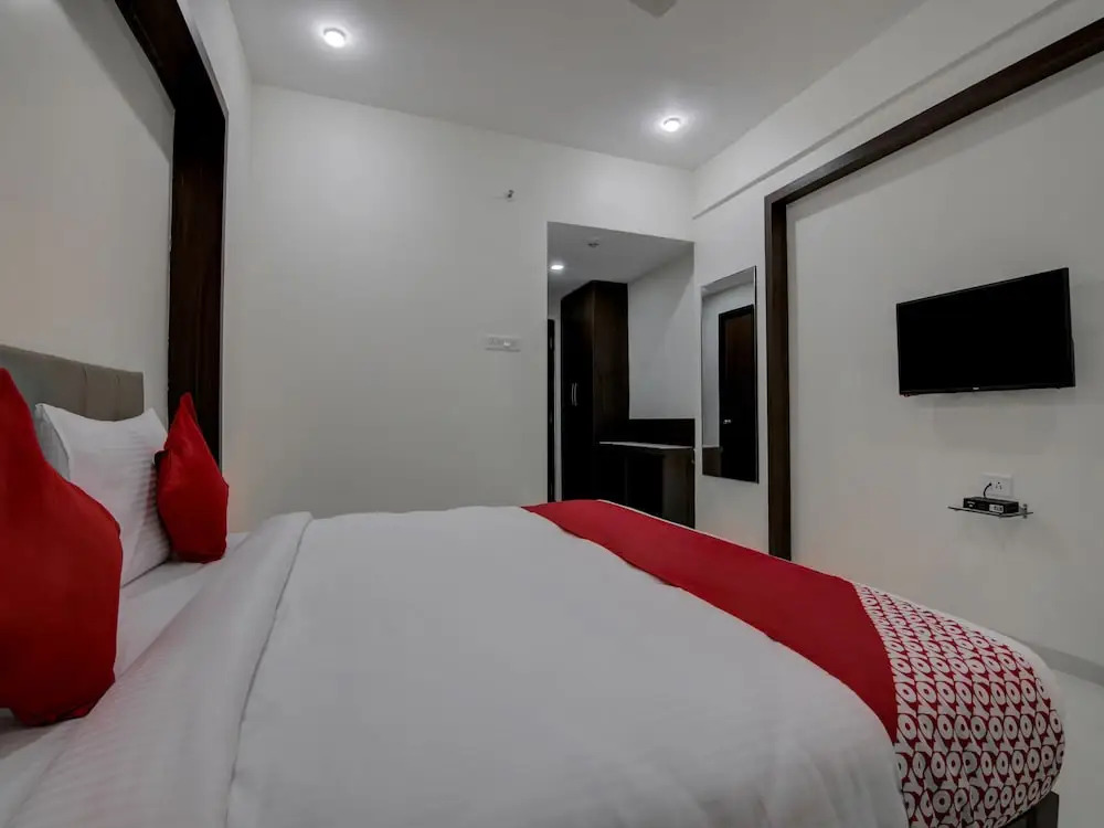 Capital O 16971 Hotel Lorven