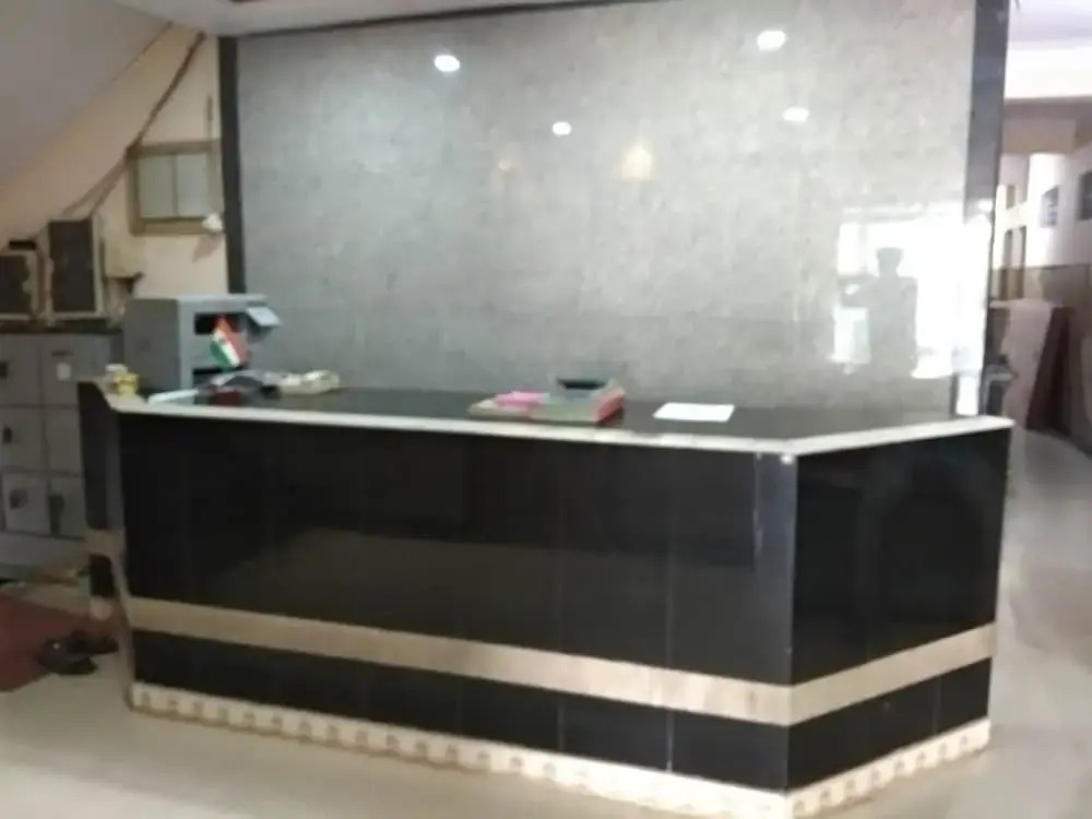 Iroomz Hotel Sagar Deluxe