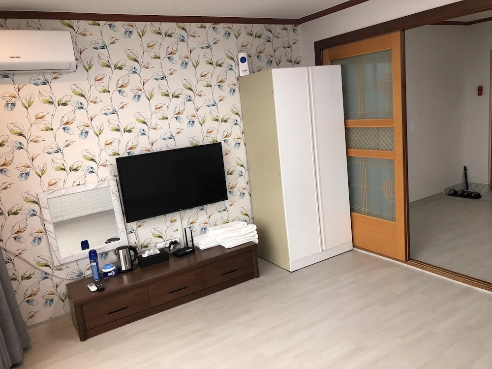 Mangsang Beach Pension