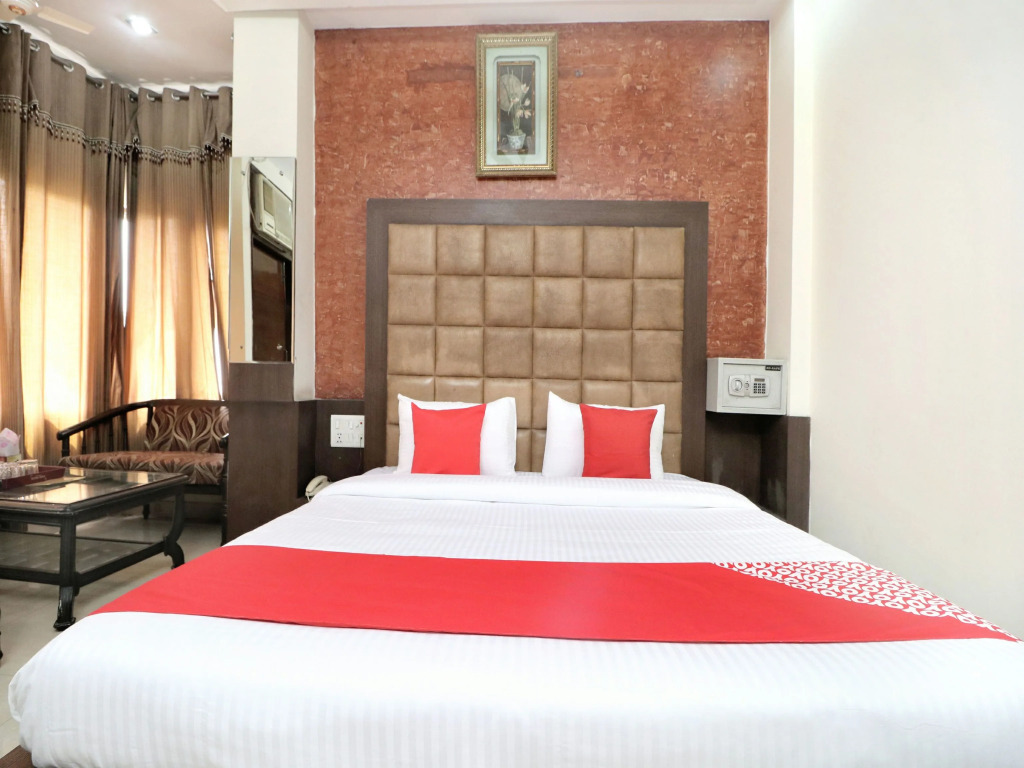 OYO 13788 Hotel Arcade