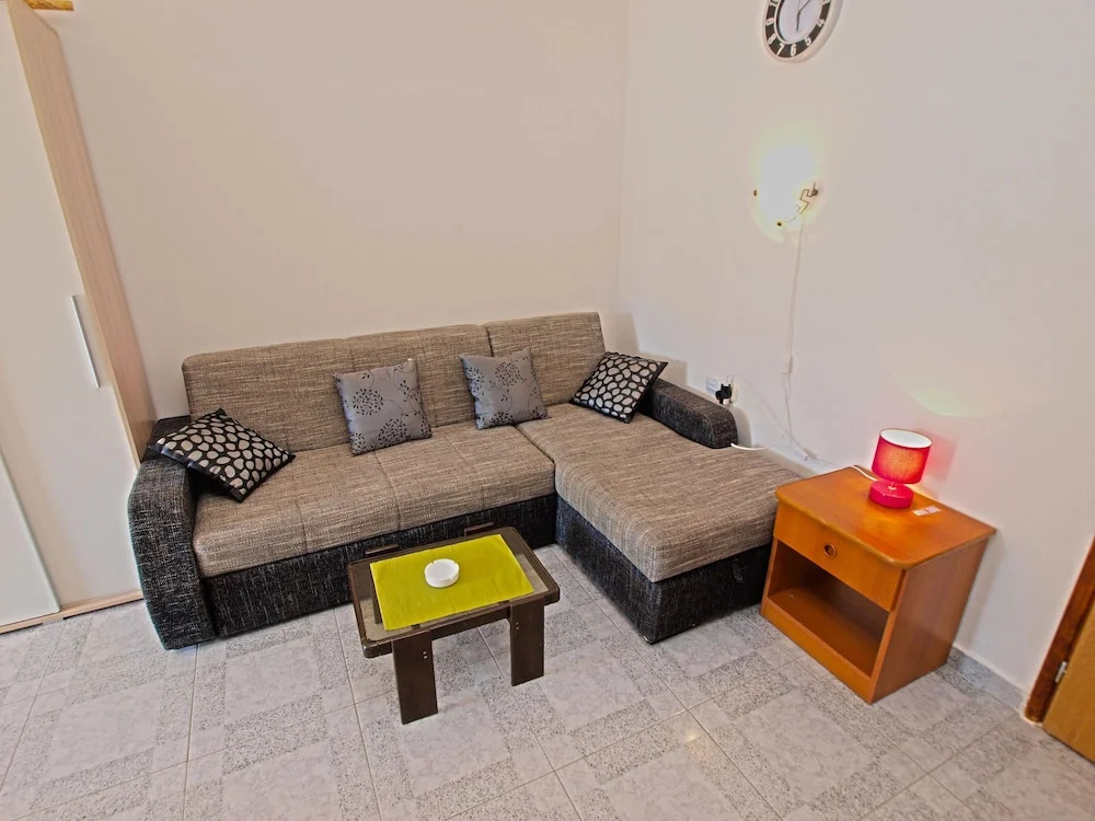 Apartments Orange 768