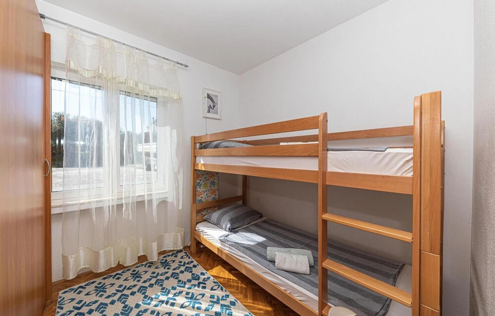 Beautiful Apartment in Okrug Donji With 4 Bedrooms, Wifi and Outdoor Swimming Pool