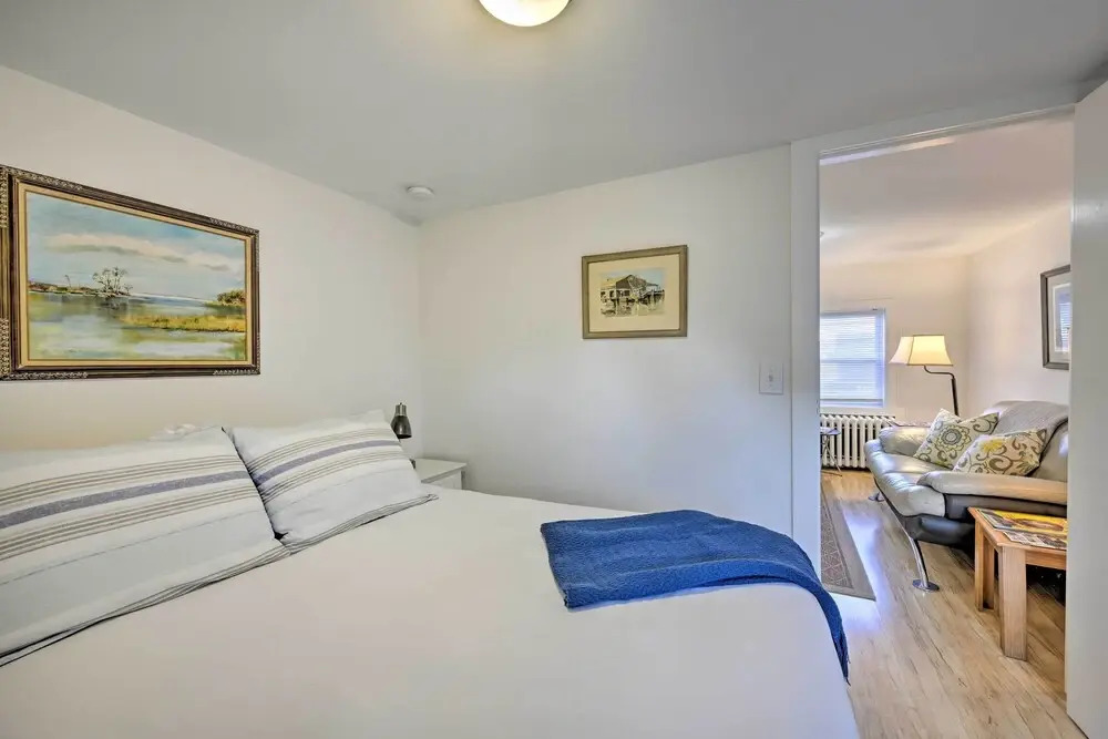 Quaint DT Greenport Apt - 2 Mi to Shelter Island!