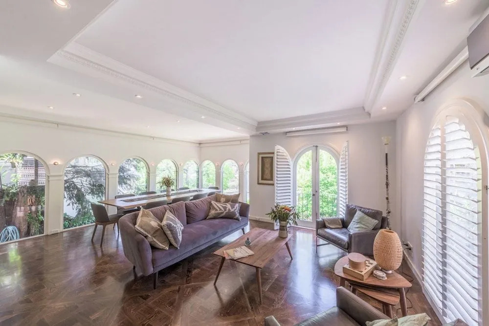 Exquisite 4 Bedroom House with Pool