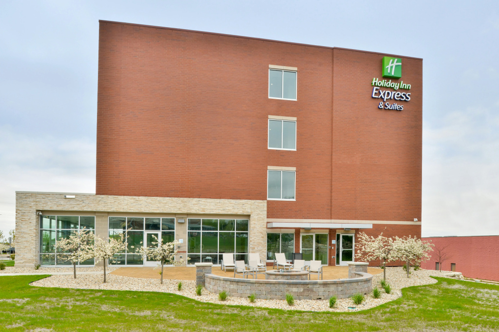 Holiday Inn Express & Suites Madison by IHG