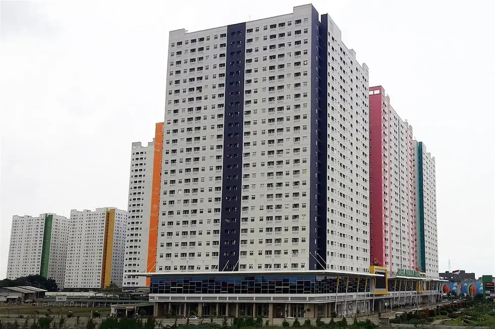 Easy Access to Mall Green Pramuka Apartment