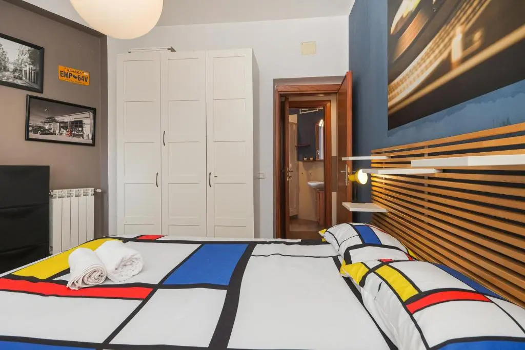 Mondrian House