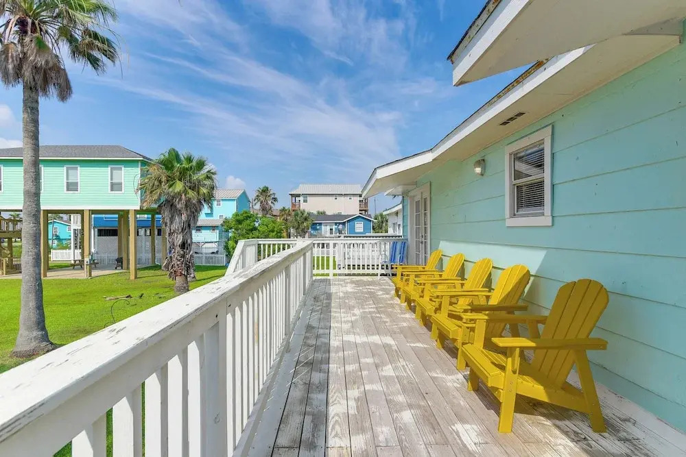 Walk to Beach: Galveston Family Getaway w/ Patio