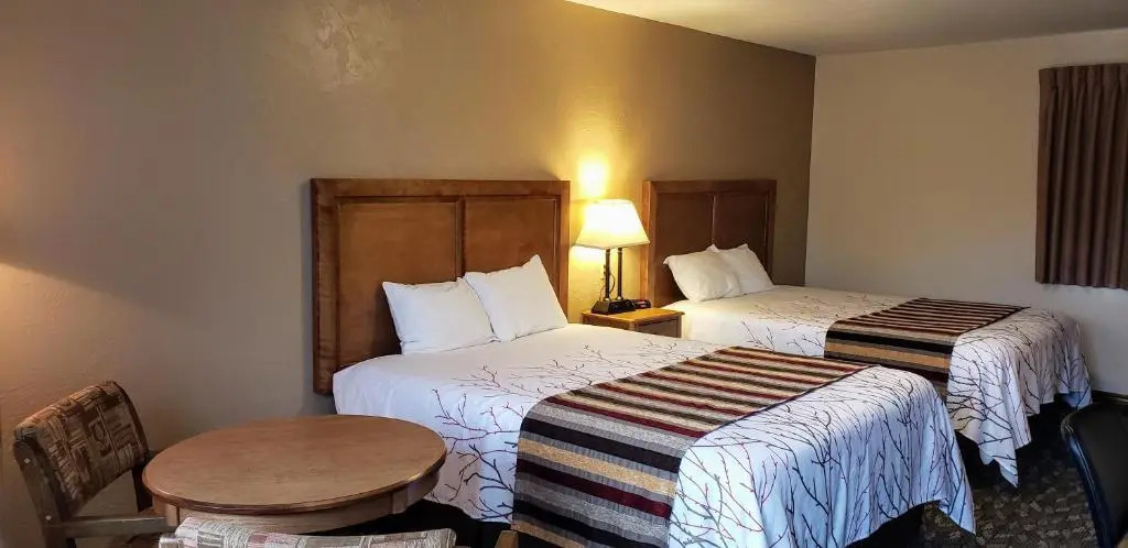 Stagecoach Inn & Suites