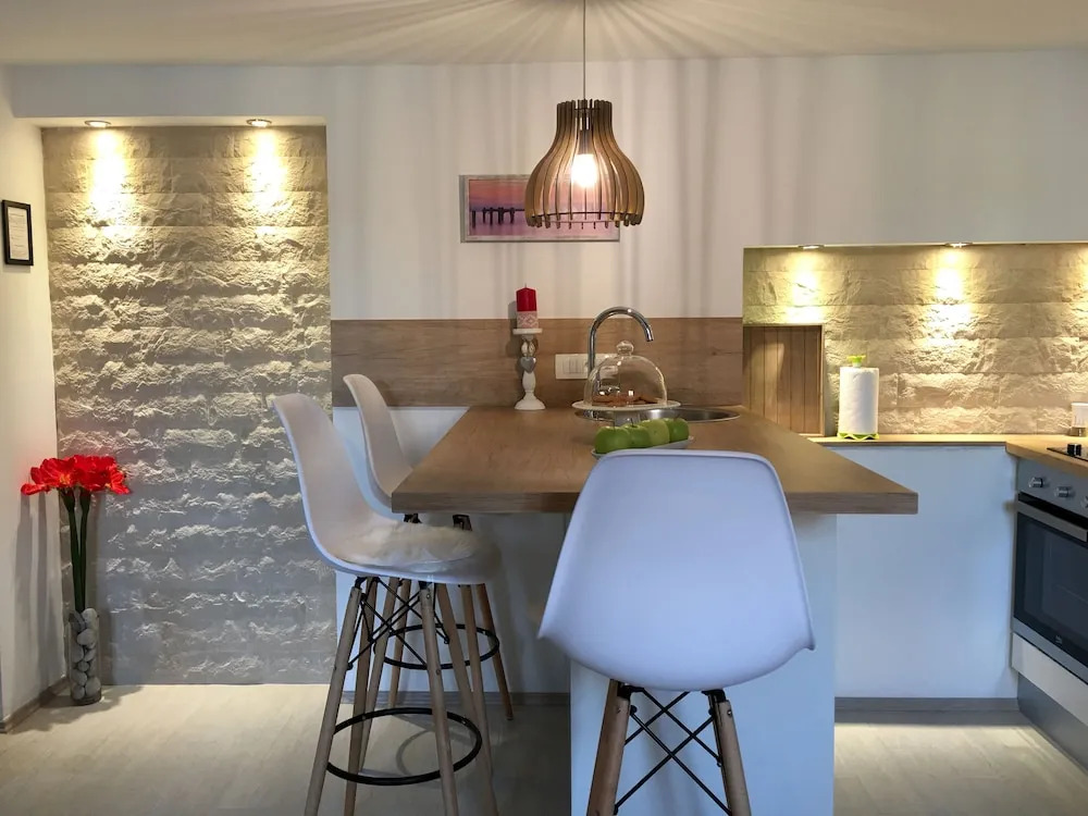 Rooms and apartments Paese