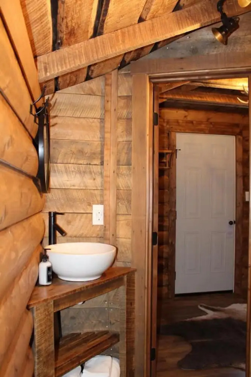 Elkhorn Cabins and Inn