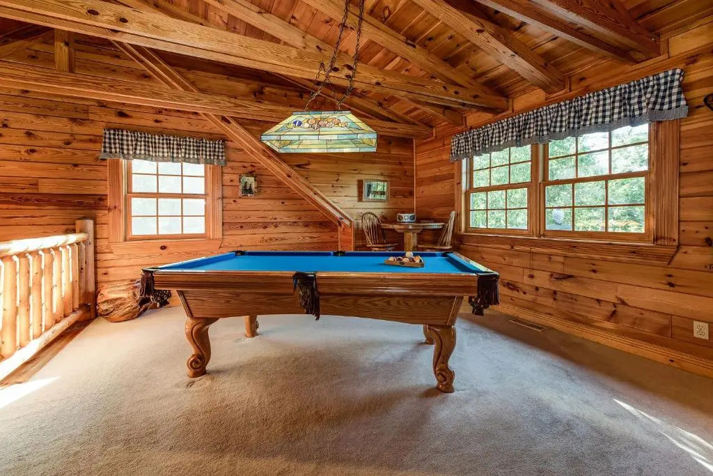 Return To Me, 3 Bedrooms, Sleeps 9, Pool Table, Hot Tub, Gas Fireplace