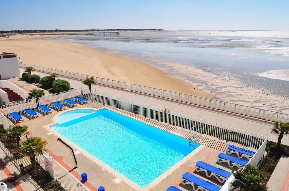 Family Beach Stay for 6 in Loire