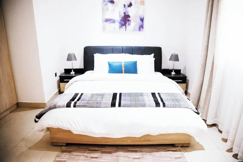 Lia's Court Apartment