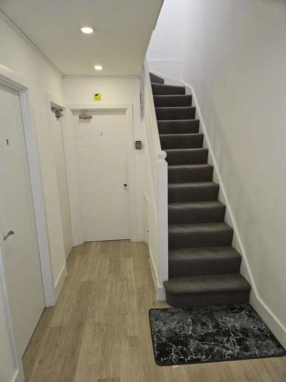 1 Bed Flat - Sleeps 2 - Pets - Garden - Parking