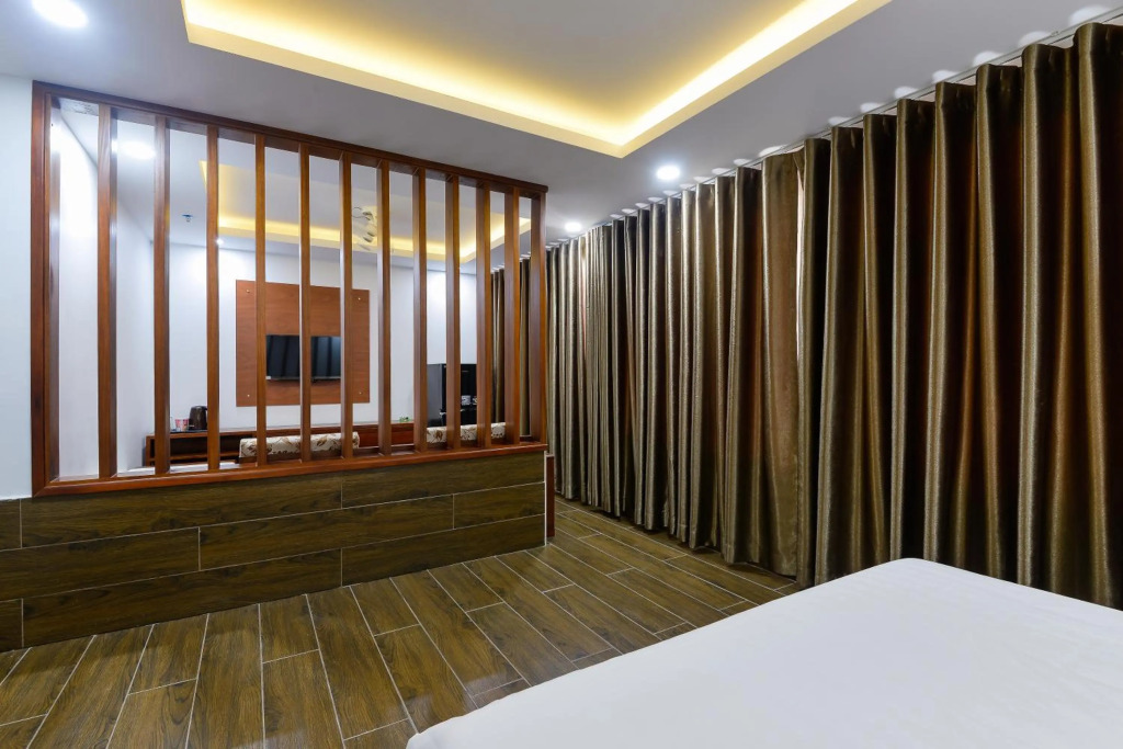 Royal Hotel District 2
