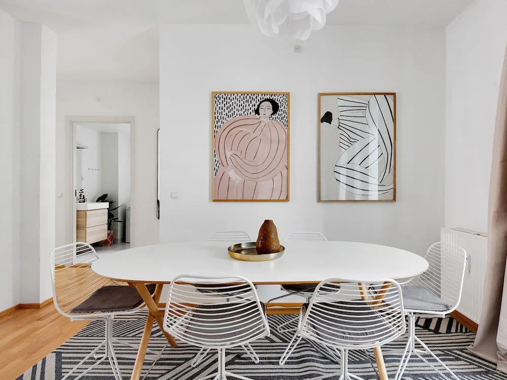 Constantin - Chic 2-bdr Apt With Balcony