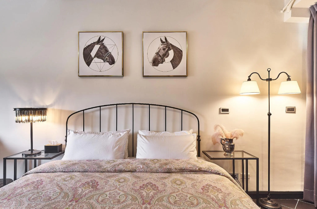 noir B&B