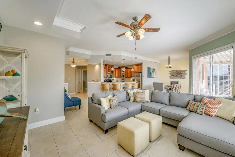 Penthouse Luxury - Exquisite Oceanside Condo